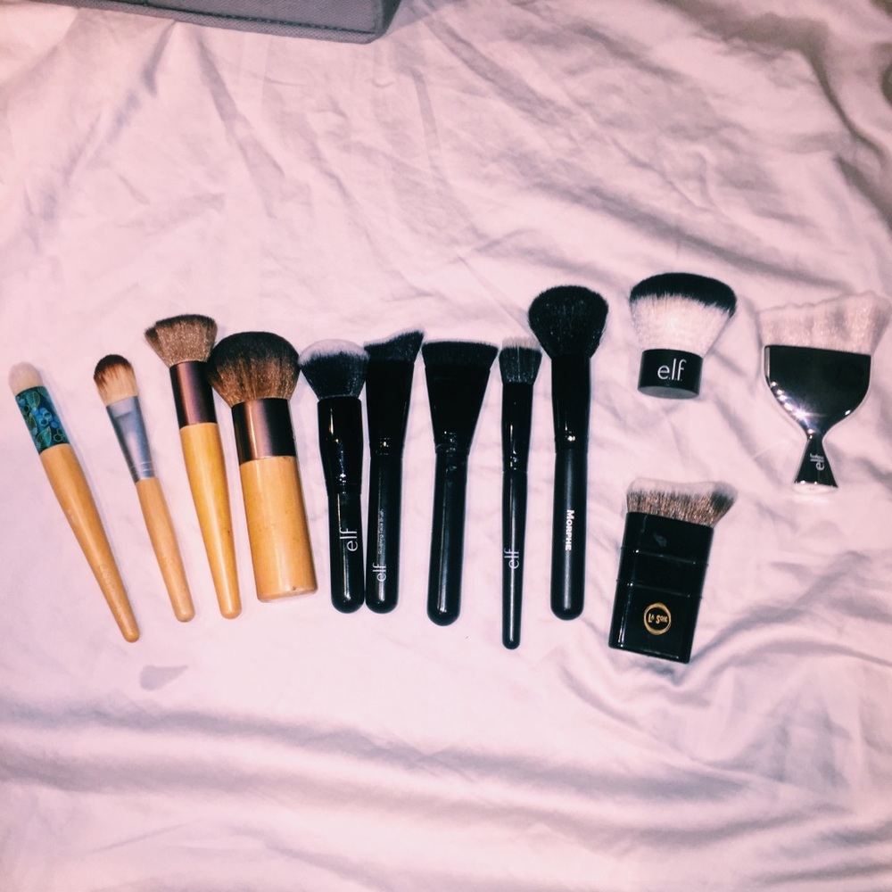 12 makeup brushes 💄